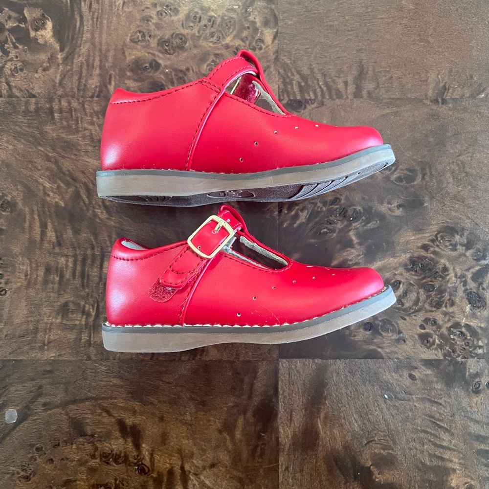 Footmates red Mary Jane’s 5.5 wide toddler - Picture 2 of 6